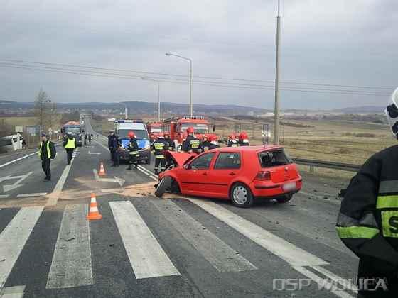 2011_wypadek_skrzyzowanie_checiny_07a.jpg