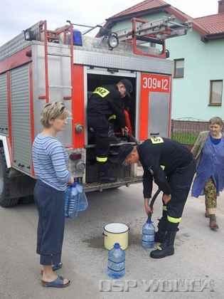 2011_dowozenie_wody_miedzianka_3.jpg